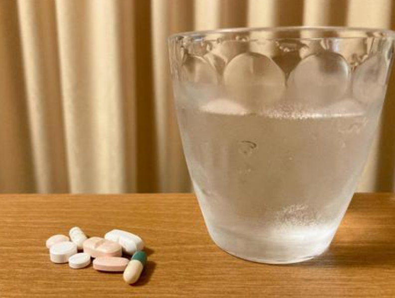 水と下剤画像